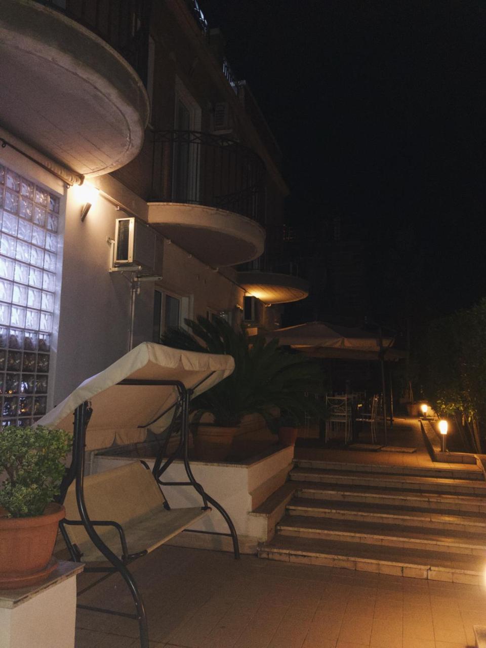 伊德瑞亚酒店 蒂沃利 外观 照片